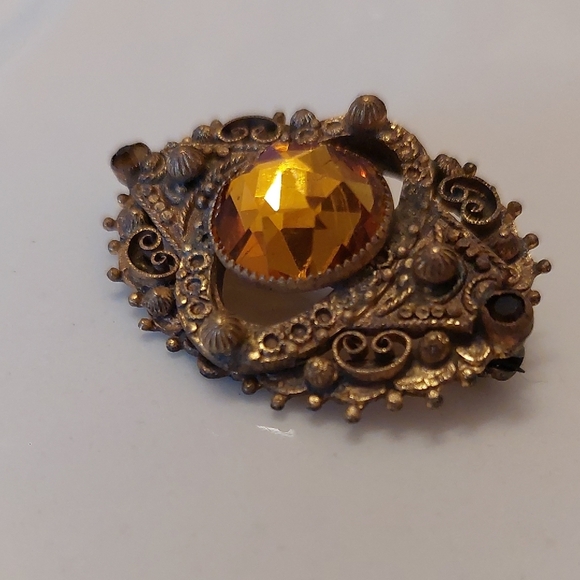 Antique Scrollwork Filigree Topaz Honey Faceted Glass Gold Brooch Pin - Picture 11 of 16
